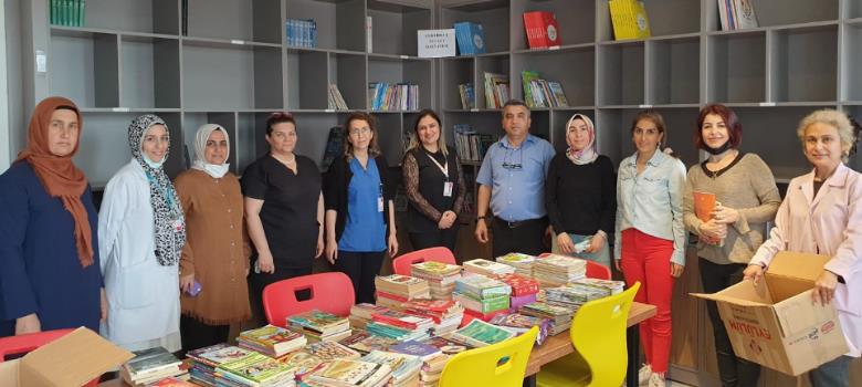 Hastane Çalışanlarımızdan Okul Kütüphanesine Kitap Bağışı